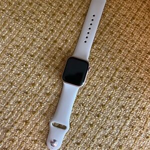 Apple rose Gold and Pink Smartwatch with Sporty Design Series 4